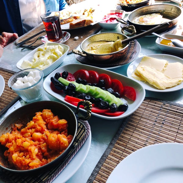 รูปภาพถ่ายที่ Kayadibi Saklıbahçe Restoran โดย Berker เมื่อ 4/29/2018