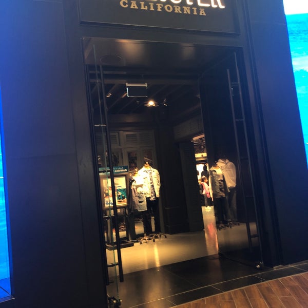 Oxford valley mall hollister top