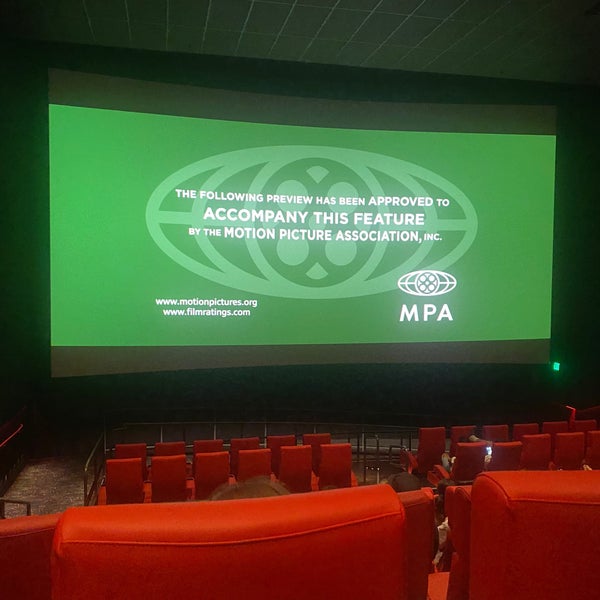 Regal Edwards Fresno 4DX & IMAX Woodward Park 38 tips