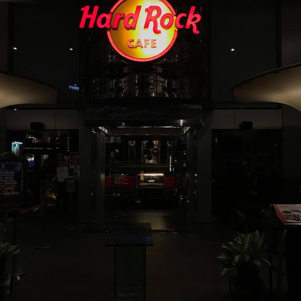 Foto tomada en Hard Rock Cafe Jakarta  por 🆔 ¡. el 7/6/2019