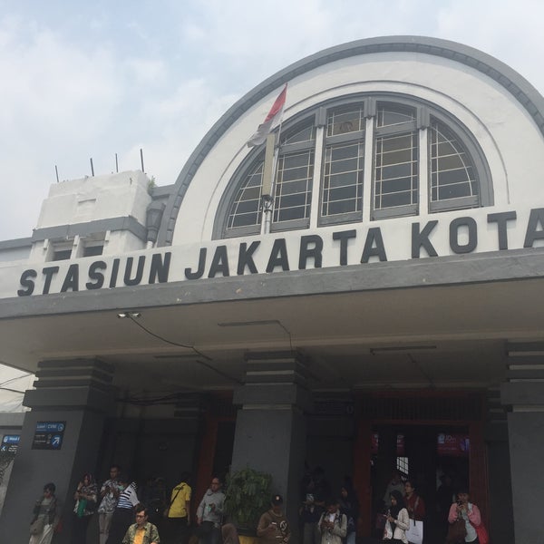 Photo taken at Stasiun Jakarta Kota by Amanda S. on 9/5/2018