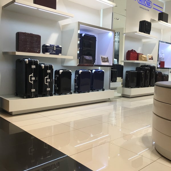 rimowa mandarin gallery