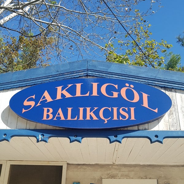 Das Foto wurde bei Saklı Göl Restaurant &amp; Nature Club von 🏹şansal ş. am 10/13/2019 aufgenommen
