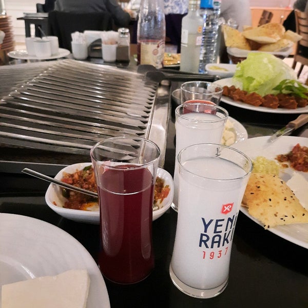 Photo prise au Şirnaz Ocakbaşı Restaurant par Serkan U. le5/4/2022