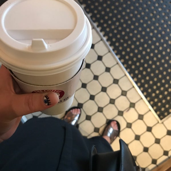 รูปภาพถ่ายที่ The Coffee &amp; Breakfast โดย Katy J. เมื่อ 8/17/2018
