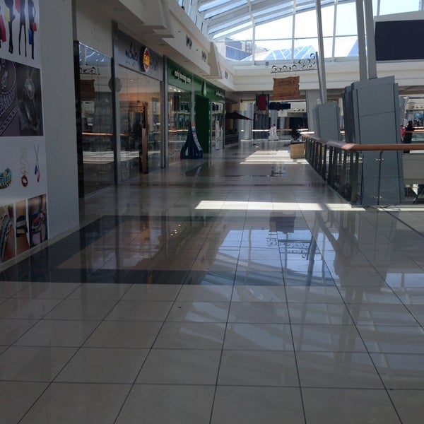 รูปภาพถ่ายที่ Red Sea Mall โดย AaA 1. เมื่อ 5/1/2013
