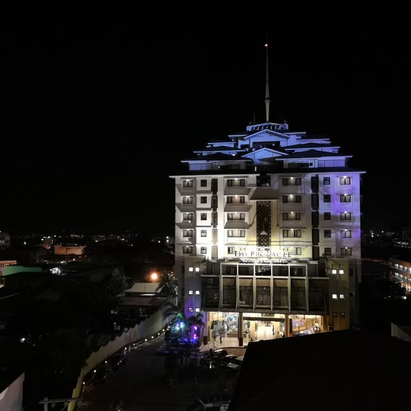 Foto tirada no(a) The Pinnacle Hotel and Suites por Deliciously Philippines em 4/14/2018