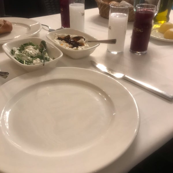 Photo taken at Gold Yengeç Restaurant by Özlem EK on 10/6/2019