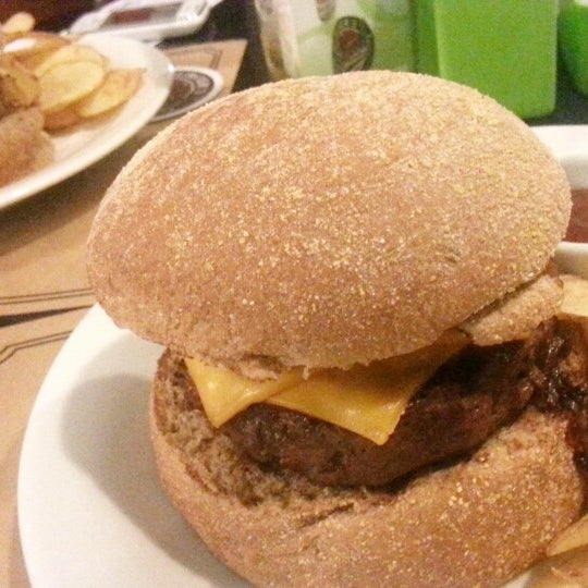 รูปภาพถ่ายที่ Burger&#39;s Club โดย Marcelo V. เมื่อ 9/18/2013