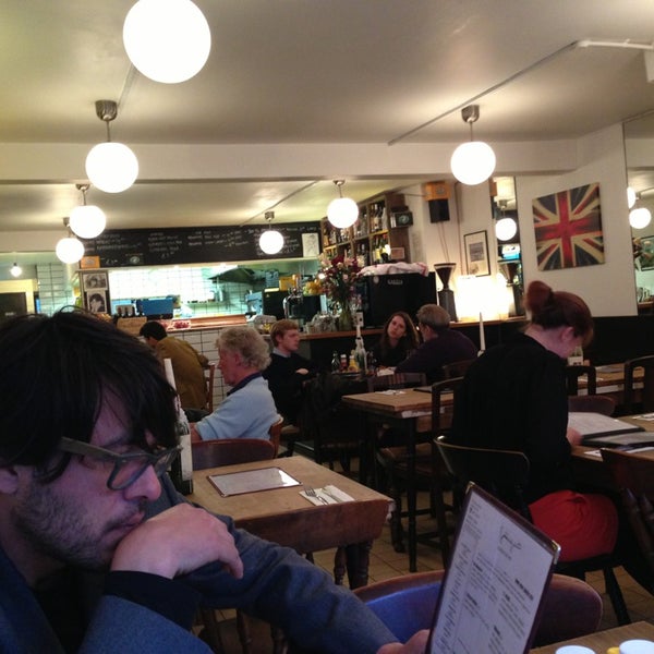 Foto scattata a The Ginger Pig Café da Lopiteaux il 6/13/2013