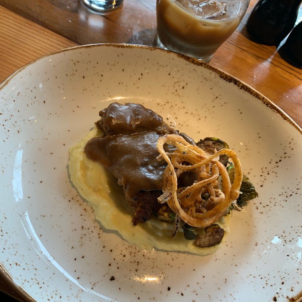 2/25/2019 tarihinde Rebecca L.ziyaretçi tarafından Spur Restaurant &amp; Bar'de çekilen fotoğraf