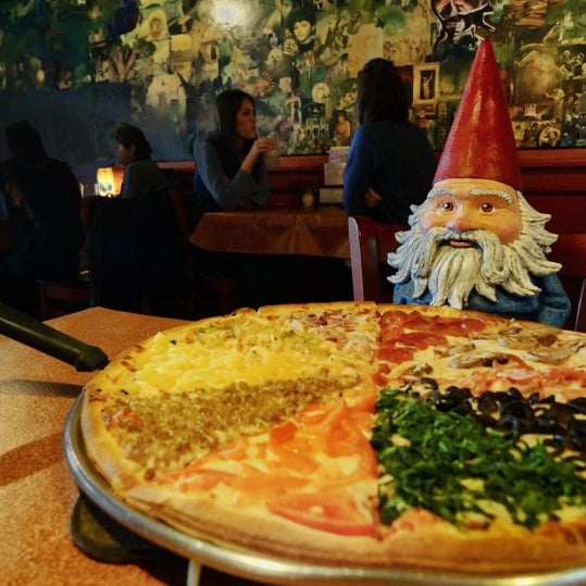 Photo prise au Hideaway Pizza par Roaming Gnome le3/11/2014