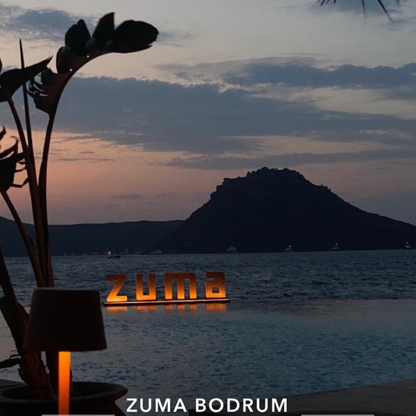รูปภาพถ่ายที่ Zuma Bodrum โดย Eyad__93 เมื่อ 9/9/2023