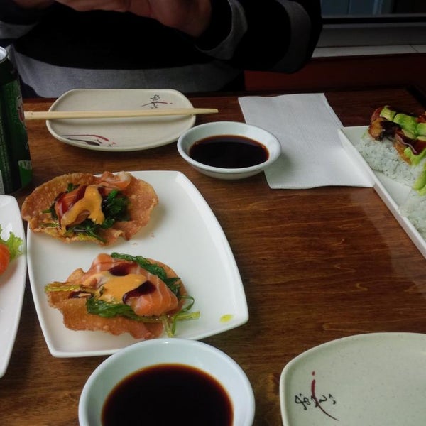 Снимок сделан в Noka All You Can Eat Sushi пользователем Jules V. 9/15/2013