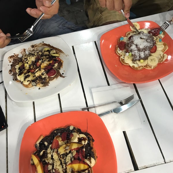 Foto diambil di Waffle Memet oleh TC Hülya E. pada 8/24/2018
