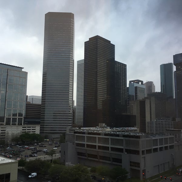 Foto diambil di The Westin Houston Downtown oleh Tim L. pada 3/23/2016