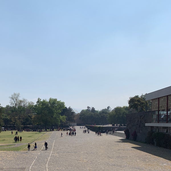 Снимок сделан в UNAM Facultad de Filosofía y Letras пользователем Rafael E. 2/4/2023