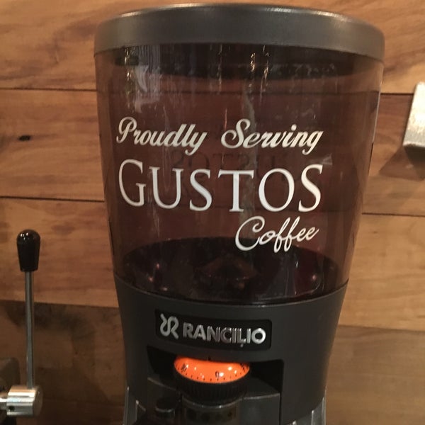 Foto diambil di Gustos Coffee Co. oleh Jose M. pada 1/17/2017