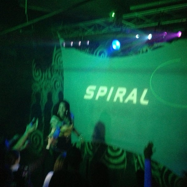 Foto tirada no(a) Spiral Dance Bar por HammieHamHam™ em 5/31/2013