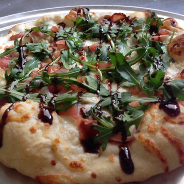 Снимок сделан в PapaDan&#39;s Pizza пользователем Dan P. 4/11/2013