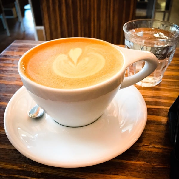 Seasonal tea lattes, great service, great work spot. The turmeric latte with oat milk is cozy on a rainy day.