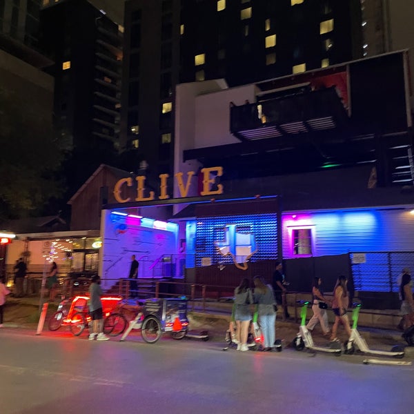 รูปภาพถ่ายที่ Clive Bar โดย Becca M. เมื่อ 4/20/2024