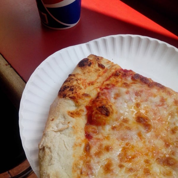 Снимок сделан в Mimi&#39;s Pizza Kitchen пользователем Kobold 8/21/2014