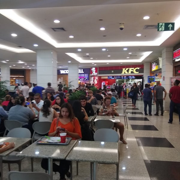 รูปภาพถ่ายที่ Shopping Tijuca โดย Diego F. เมื่อ 5/9/2019