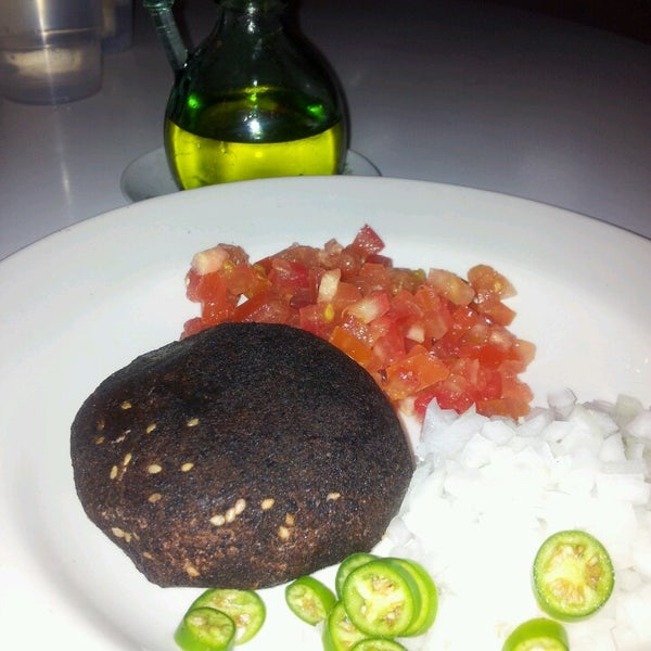 รูปภาพถ่ายที่ Restaurant Byblos - Comida y Tacos Arabes โดย Jane F. เมื่อ 10/13/2013