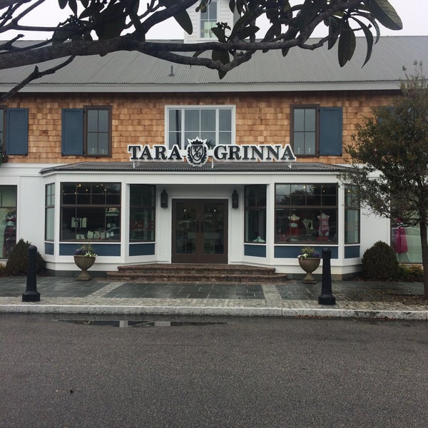 tara grinna barefoot landing