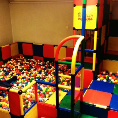 Children´s playroom with ball pool.