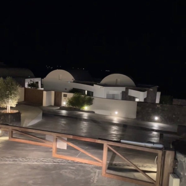 รูปภาพถ่ายที่ Santo Maris Oia Luxury Suites and Spa in Santorini โดย Ahmad เมื่อ 10/8/2022