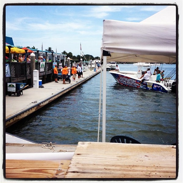 Foto scattata a Inlet Harbor Restaurant, Marina &amp; Gift Shop da Inlet H. il 6/24/2013