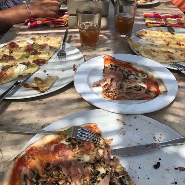 4/17/2017 tarihinde Joana D.ziyaretçi tarafından Pizzeria Casavostra'de çekilen fotoğraf