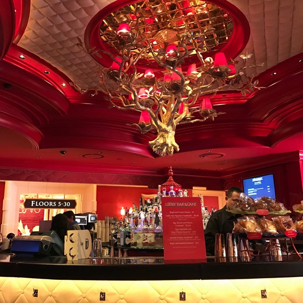 1/6/2017 tarihinde JongTaek O.ziyaretçi tarafından Encore Lobby Bar &amp; Cafe'de çekilen fotoğraf