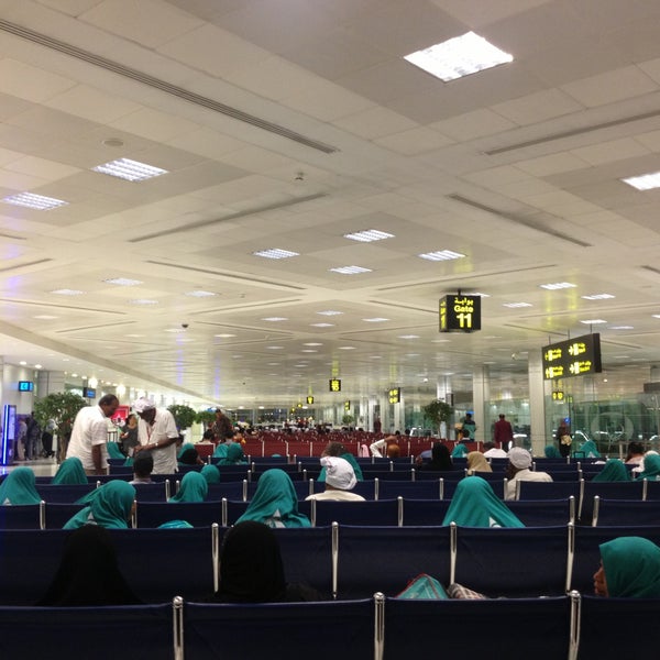 Photo taken at Doha International Airport (DOH) مطار الدوحة الدولي by Hiệp C. on 5/26/2013