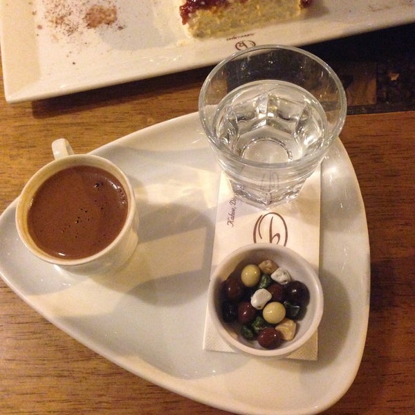 Photo taken at Kahve Diyarı by Merve Ç. on 12/18/2014