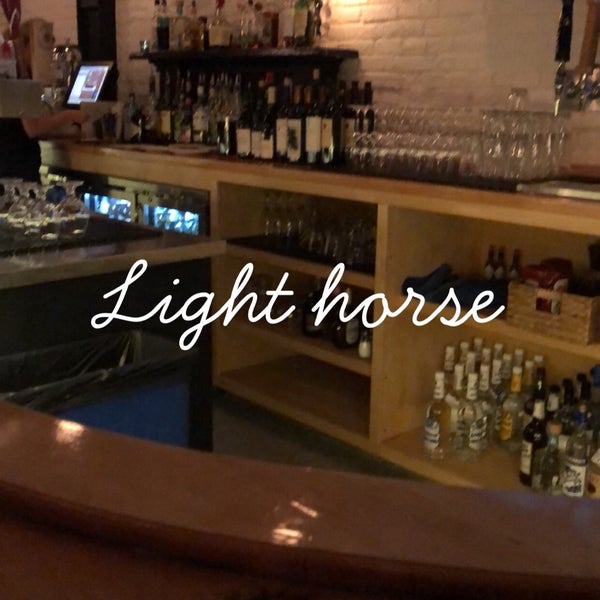 Foto tirada no(a) The Light Horse por 🌻CrownRoyal1972 V. em 11/11/2018