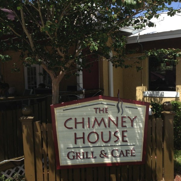 Foto tirada no(a) The Chimney House Grill &amp; Cafe por Karl K. em 9/14/2013