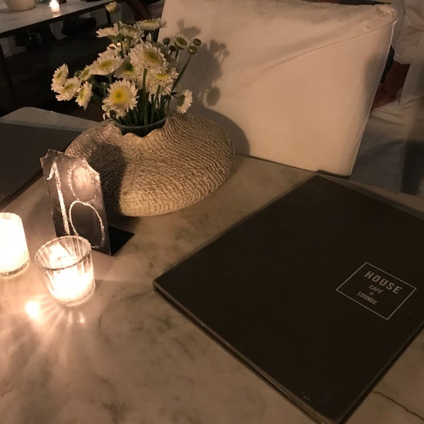 3/30/2018 tarihinde Enrique P.ziyaretçi tarafından House Café + Lounge'de çekilen fotoğraf