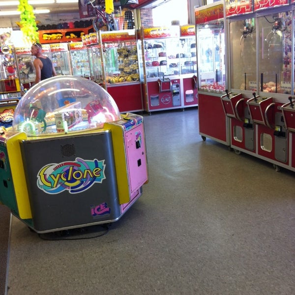 Bobby Dee's Casino Arcade - Video Game Store