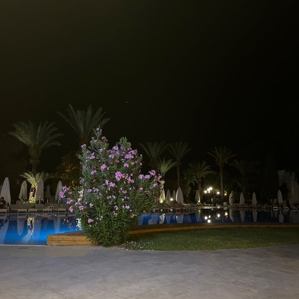 รูปภาพถ่ายที่ DoubleTree by Hilton Bodrum Isil Club Resort โดย M AL เมื่อ 7/18/2022