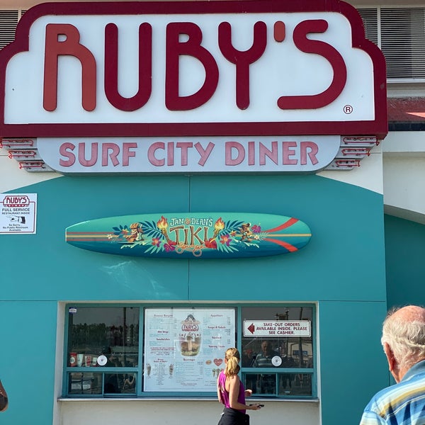 รูปภาพถ่ายที่ Ruby&#39;s Diner โดย Ferdie Y. เมื่อ 10/10/2019
