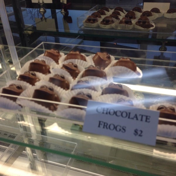 2/15/2014 tarihinde Lynne W.ziyaretçi tarafından Dolce Bella Chocolate Cafe'de çekilen fotoğraf