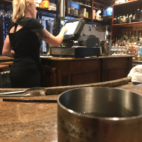 Foto tirada no(a) Orleans Grapevine Wine Bar and Bistro por John G. em 7/3/2019