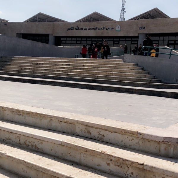Photos A كلية الآداب جامعة اليرموك Batiment Universitaire A Irbid