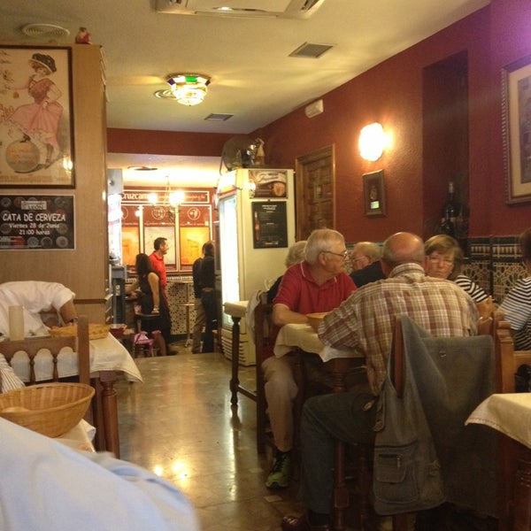 Das Foto wurde bei Restaurante Bar León von Ezgi Ş. am 10/20/2013 aufgenommen