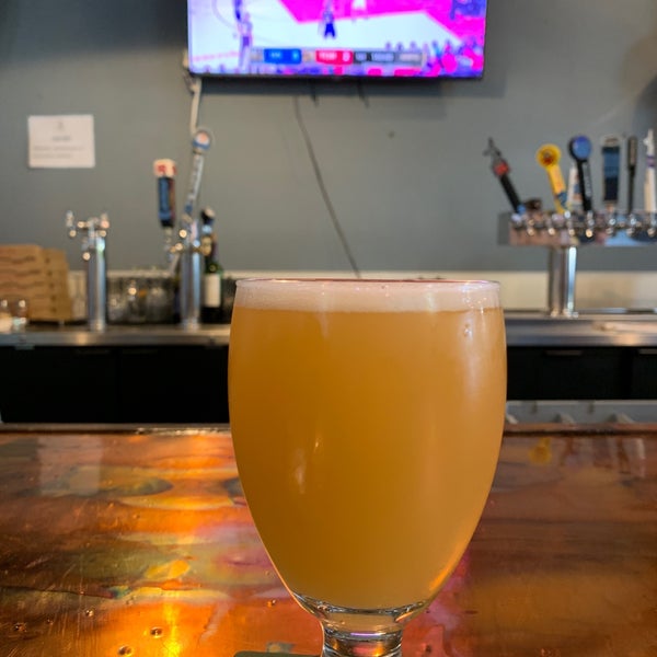 6/11/2019 tarihinde Greg S.ziyaretçi tarafından Three Sheets Craft Beer Bar'de çekilen fotoğraf