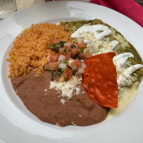 Foto diambil di Acenar Mexican Restaurant oleh Jackelin E. pada 5/18/2019