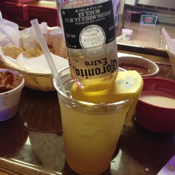 Foto tomada en Tequila&#39;s Mexican Grill &amp; Cantina  por Taylor T. el 5/6/2013